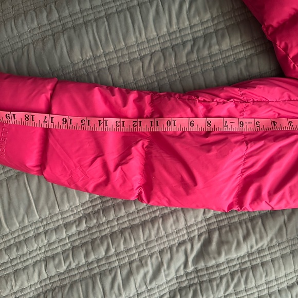 Lululemon cropped wonder puff jacket. Pink! - Picture 3 of 9
